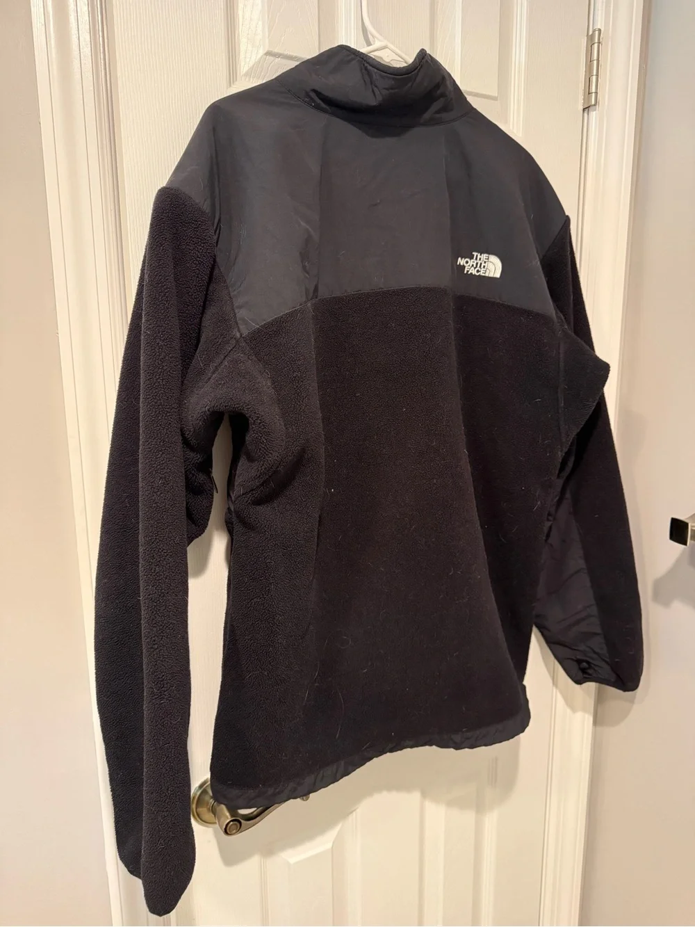 The North Face Men’s Black Lightweight Fleece Jacket